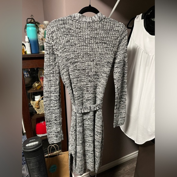 4/$20 Knitted sweater - Picture 2 of 3
